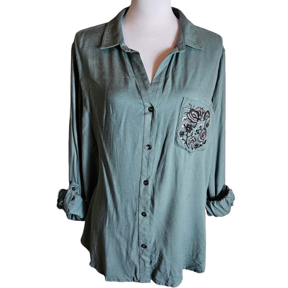 Rock & Republic Green Embroidered Button Down Blouse Size XL Roll-Tab Sleeves